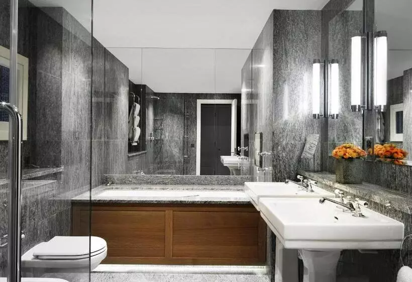 Deluxe Junior Suite, Ham Yard Hotel, Firmdale Hotels