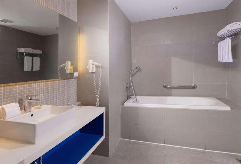 Полулюкс, Park Inn By Radisson Davao