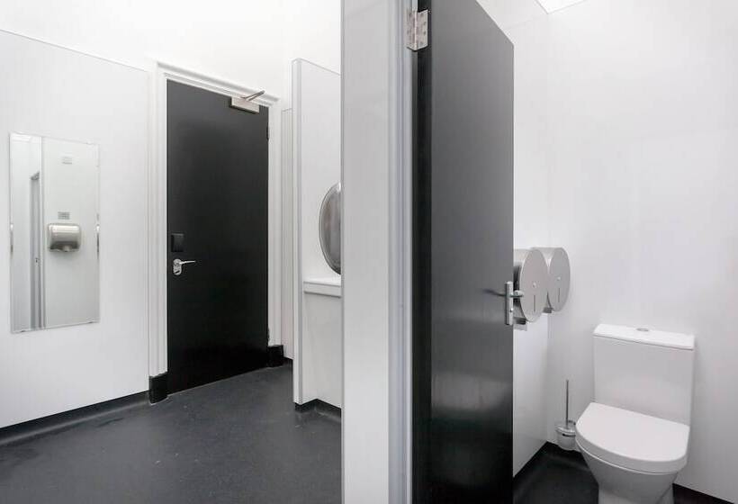 Bed in Shared Room with Shared Bathroom, West End