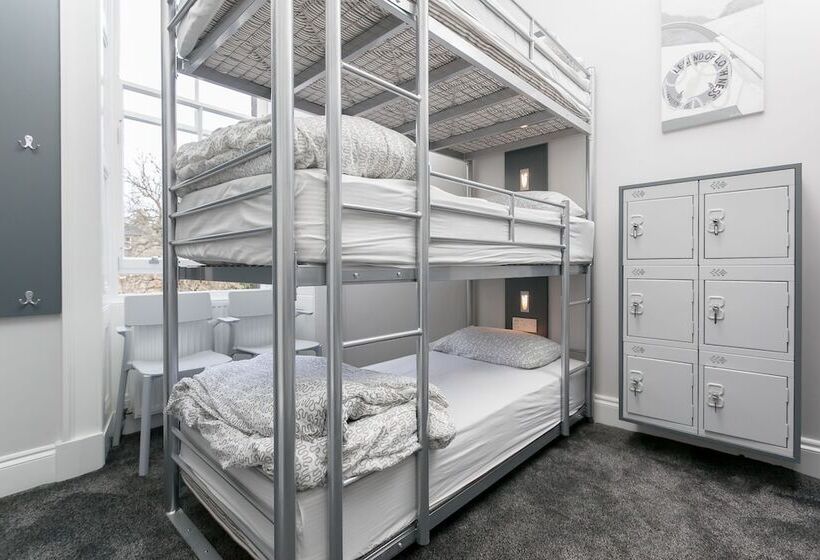 تختخواب در اتاق مشترک, West End