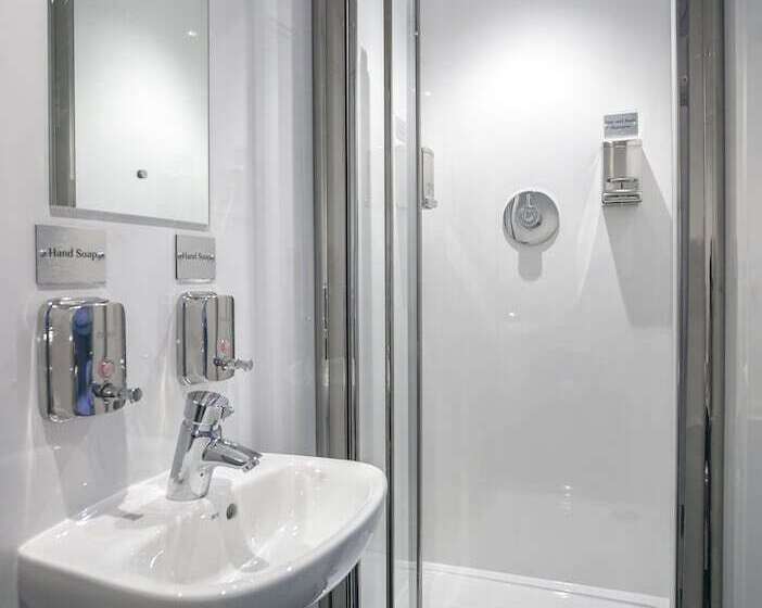 تختخواب در اتاق مشترک, West End