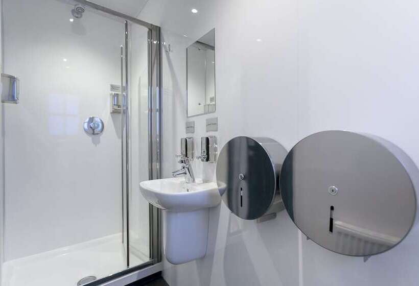 تختخواب در اتاق مشترک, West End