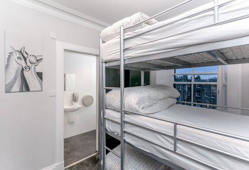 تختخواب در اتاق مشترک, West End