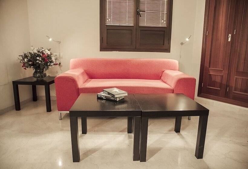 استودیوی استاندارد, Rey De Sevilla Flats   Macarena