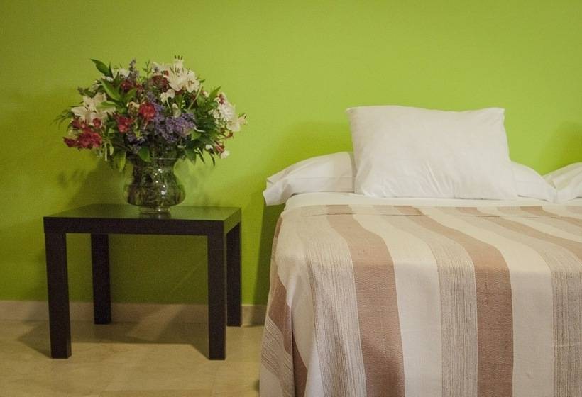 استودیوی استاندارد, Rey De Sevilla Flats   Macarena
