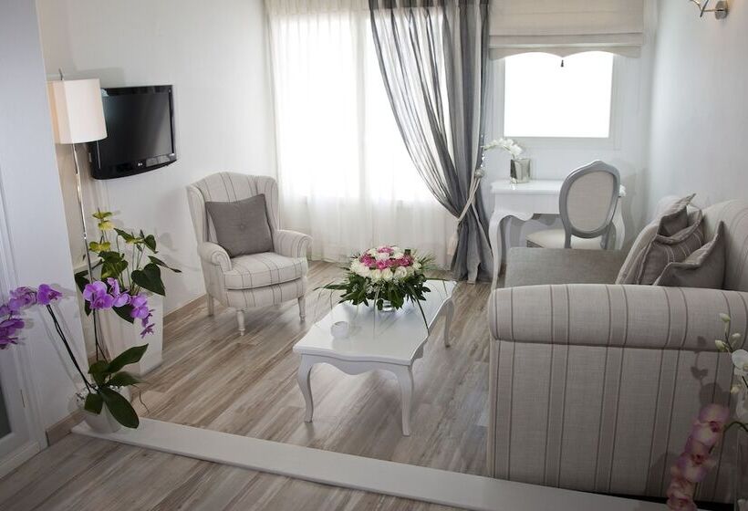 סוויטת אקזקיוטיב עם נוף, Delfini Villas