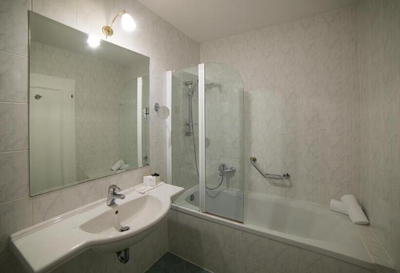 اتاق پریمیوم با چشم‌انداز باغ, Grand Hotel Rogaška