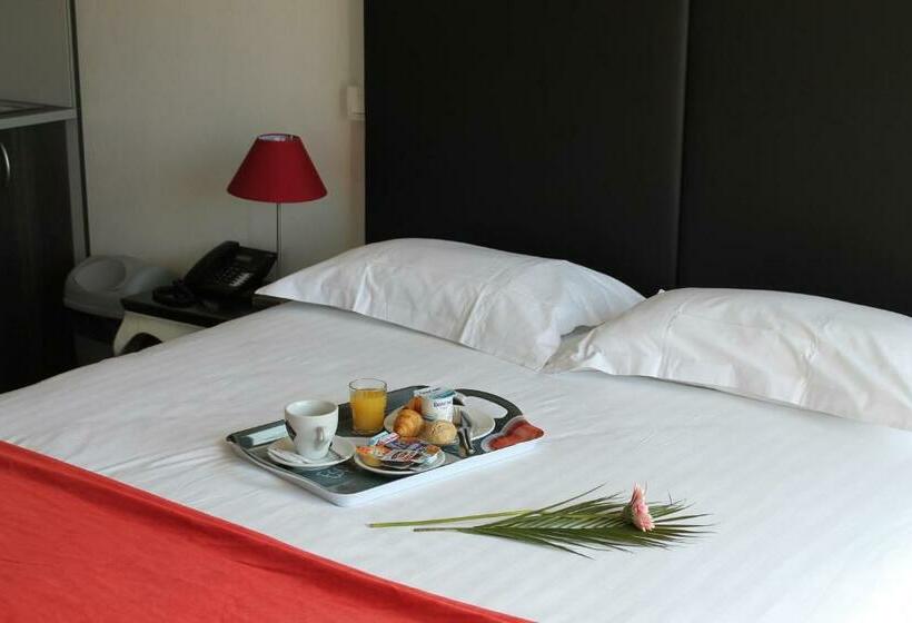 스탠다드 스튜디오 (테라스구비), Adonis La Baule