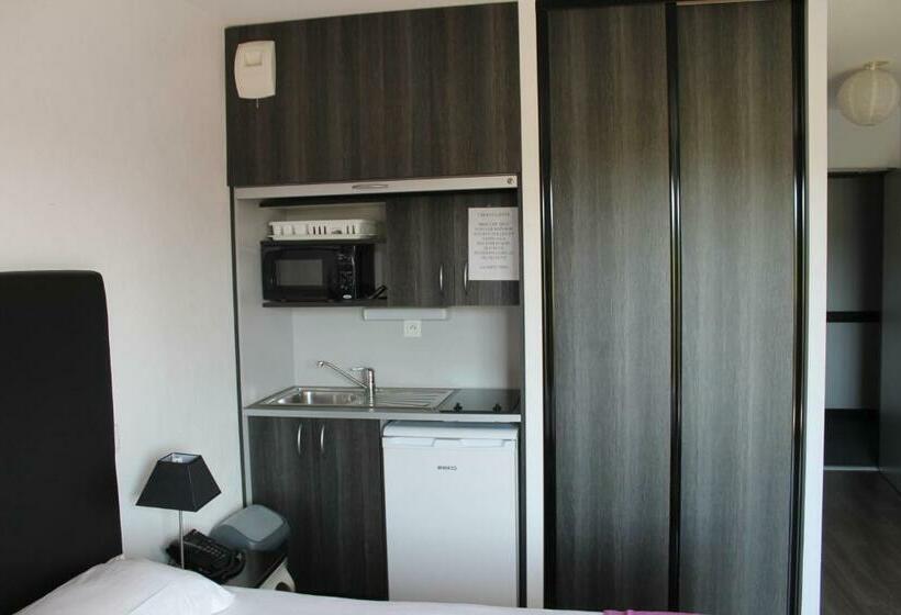 스탠다드 스튜디오, Adonis La Baule