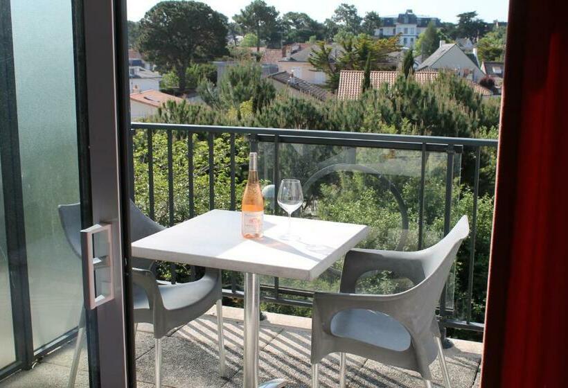 스탠다드 스튜디오 (테라스구비), Adonis La Baule