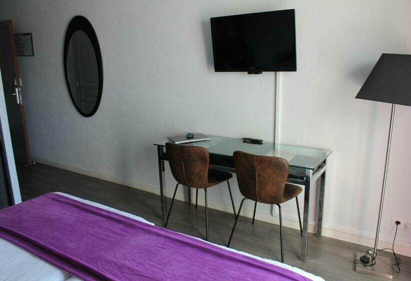 스탠다드 스튜디오 (테라스구비), Adonis La Baule