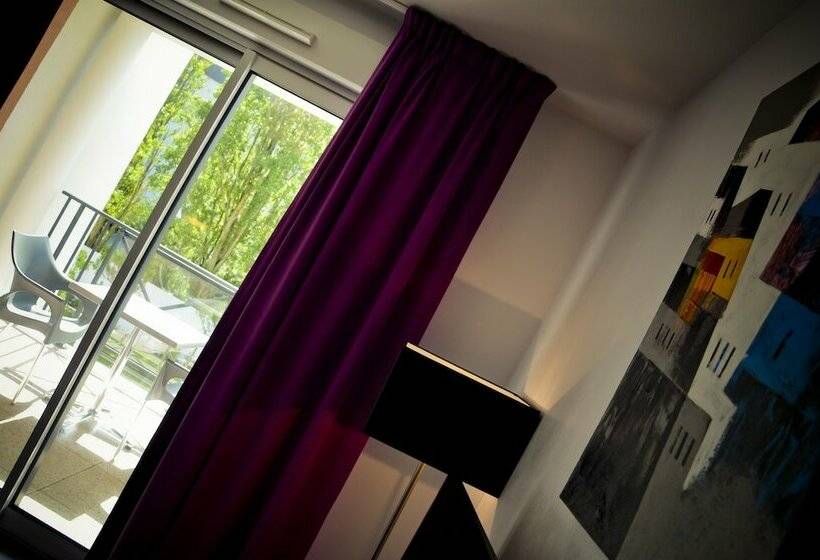 스탠다드 스튜디오 (테라스구비), Adonis La Baule