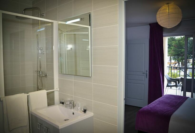 스탠다드 스튜디오 (테라스구비), Adonis La Baule