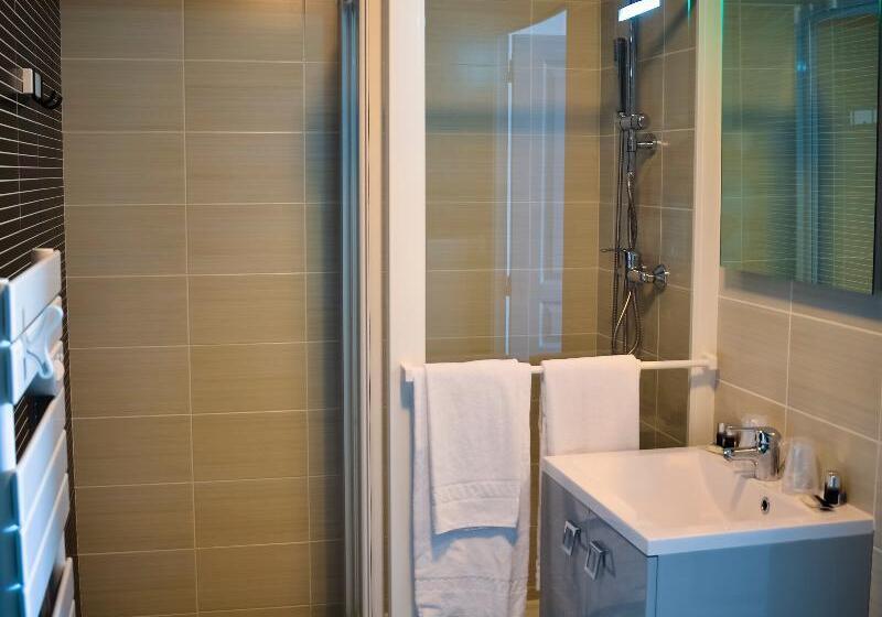 스탠다드 스튜디오, Adonis La Baule