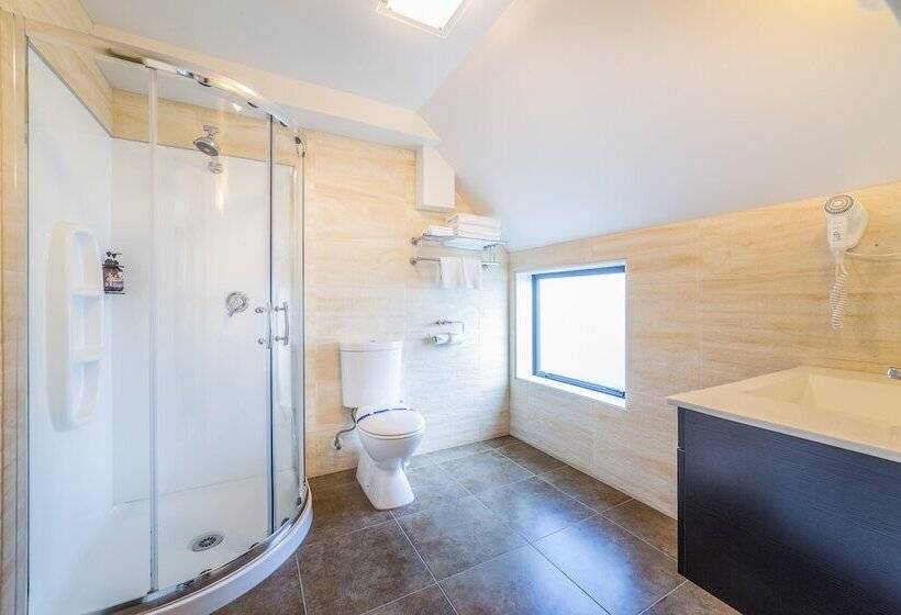 חדר אקזקיוטיב, Alexander Inn