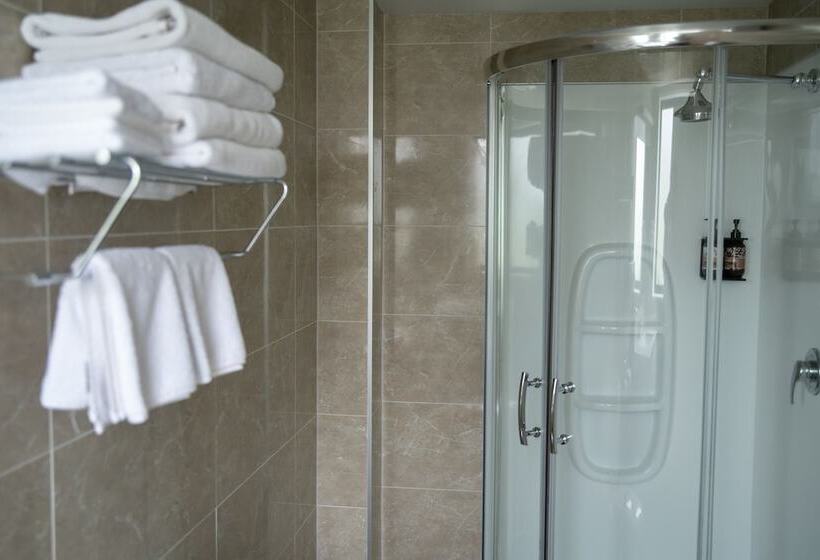 סוויטה, Alexander Inn