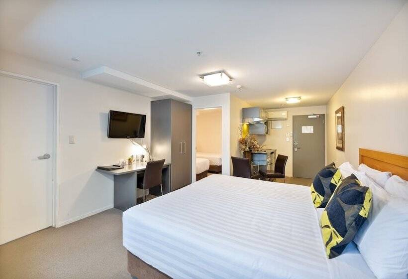 סוויטה, Alexander Inn