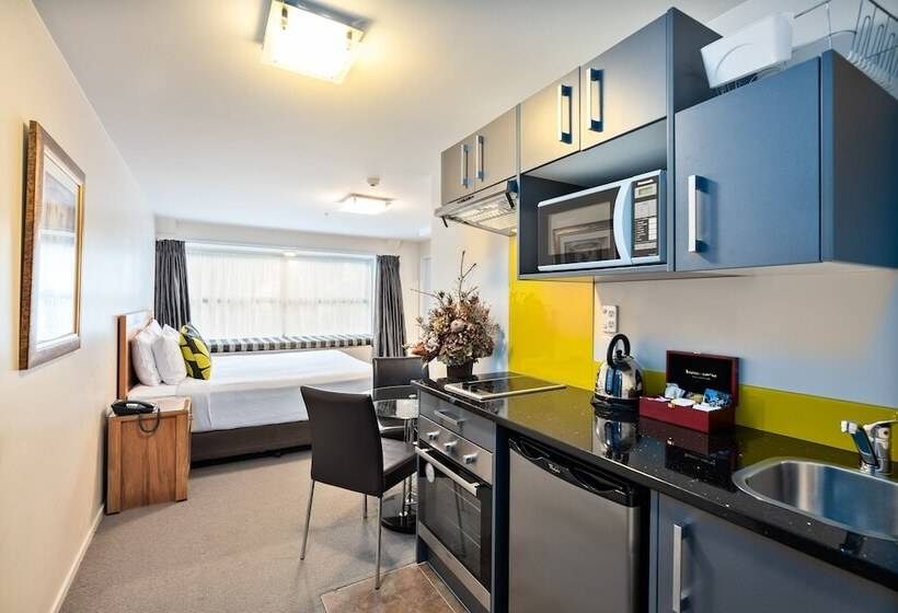 סוויטה, Alexander Inn