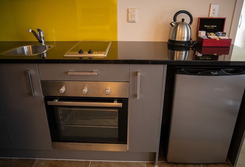 סוויטה, Alexander Inn