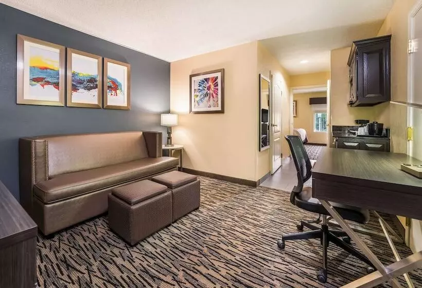 スイート, Best Western Bradbury Inn & Suites
