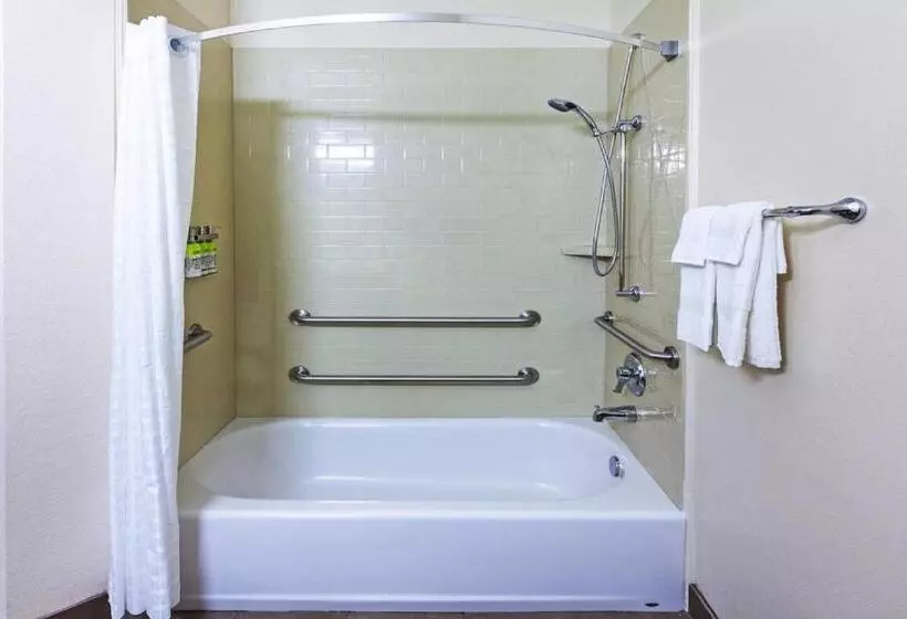 سوئیت برای معلولان, Candlewood Suites Midland, An Ihg