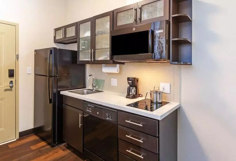 استودیوی استاندارد, Candlewood Suites Midland, An Ihg