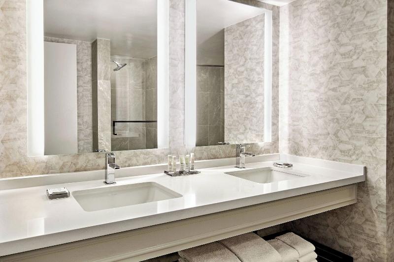 스위트, Comfort Inn & Suites Glenpool