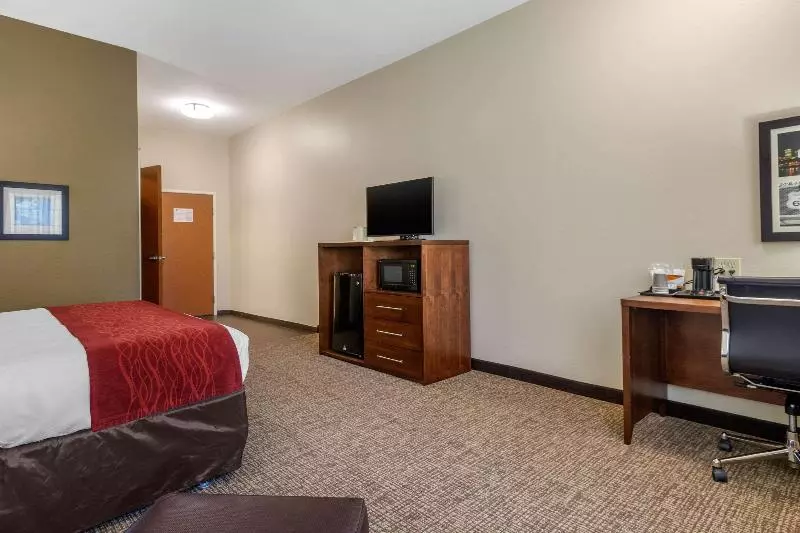 キングサイズベッドのスタンダードルーム, Comfort Inn & Suites Glenpool