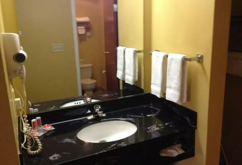２ダブルベッドのスタンダードルーム, Econo Lodge Louisville Airport