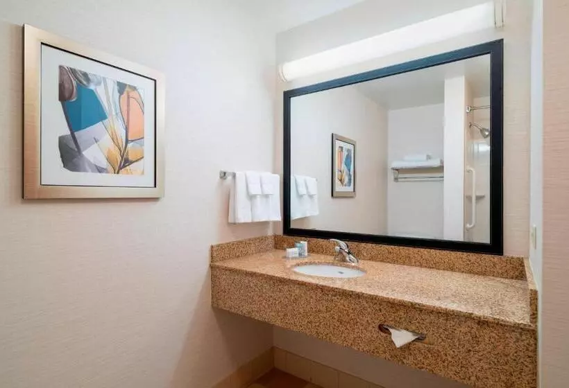 ２ダブルベッドのスタンダードルーム, Fairfield Inn & Suites By Marriott State College