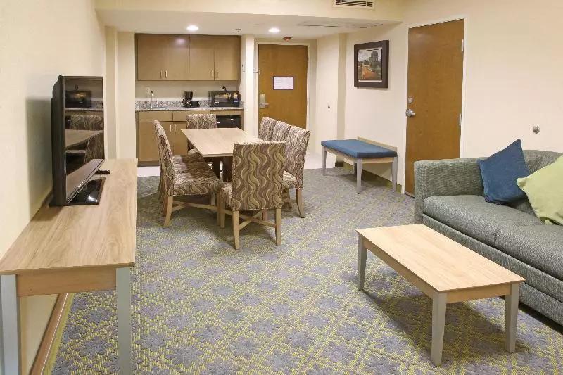 سوییت اجرایی, Holiday Inn Express & Suites Cuernavaca, An Ihg
