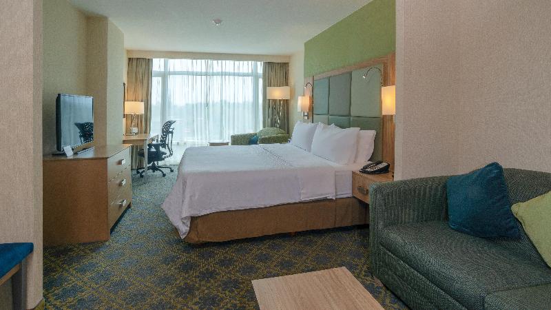 מיטת קינג בסוויטה, Holiday Inn Express & Suites Cuernavaca, An Ihg