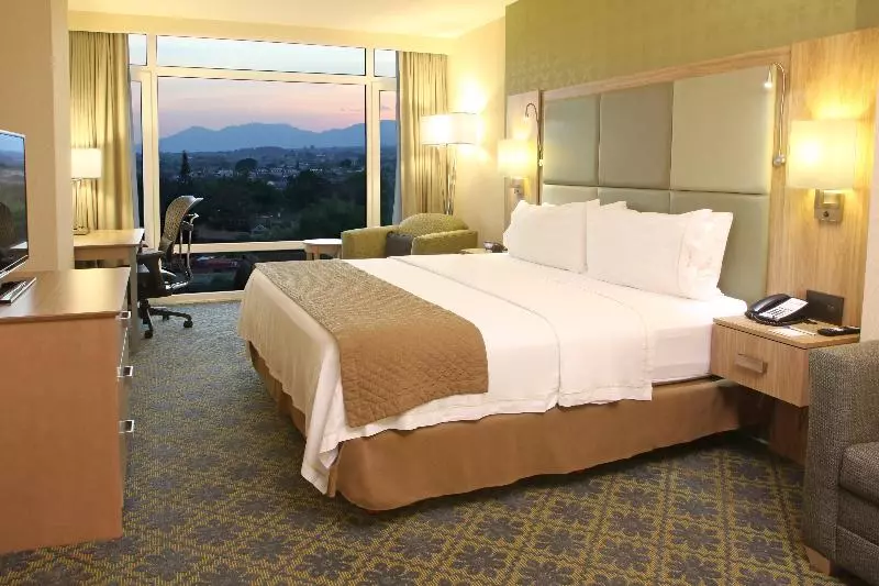 سوئیت با تخت بزرگ, Holiday Inn Express & Suites Cuernavaca, An Ihg