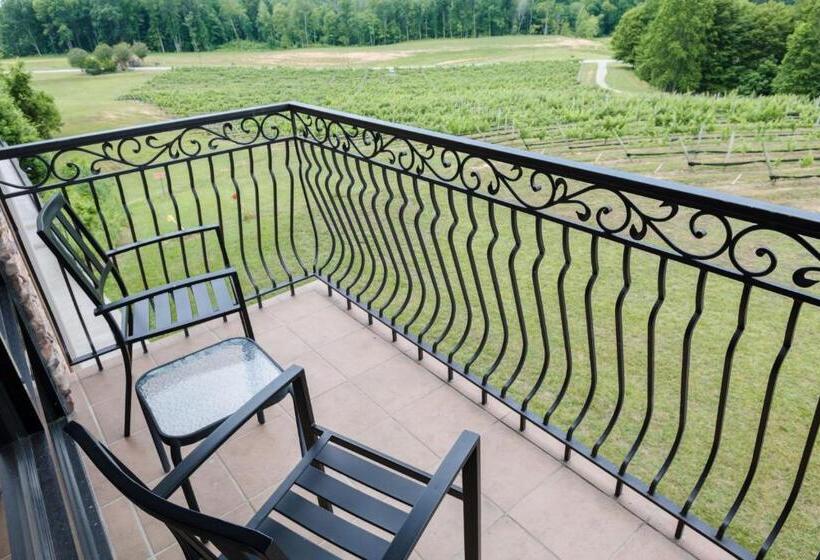 Люкс с Балконом, Holiday Inn Express & Suites Lexington North West The Vineyard, An Ihg