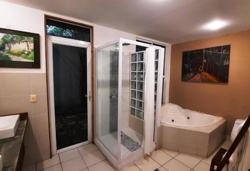 דירת חדר, Los Almendros De San Lorenzo