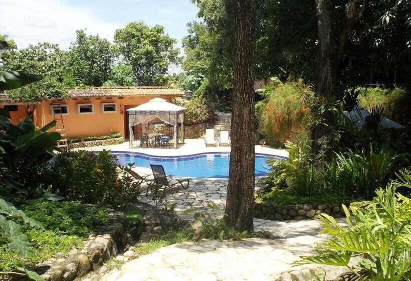 דירת חדר, Los Almendros De San Lorenzo