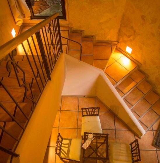 דירת חדר, Los Almendros De San Lorenzo