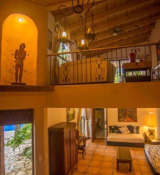 דירת חדר, Los Almendros De San Lorenzo