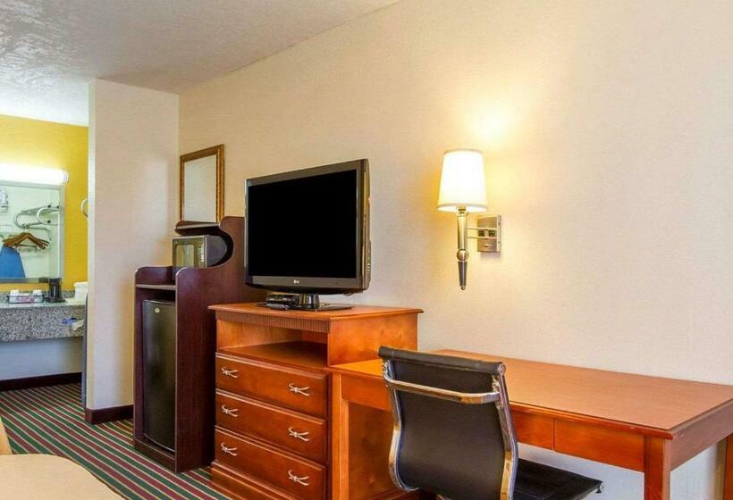 带2个双人床的标准工作室, Quality Inn Dyersburg I155