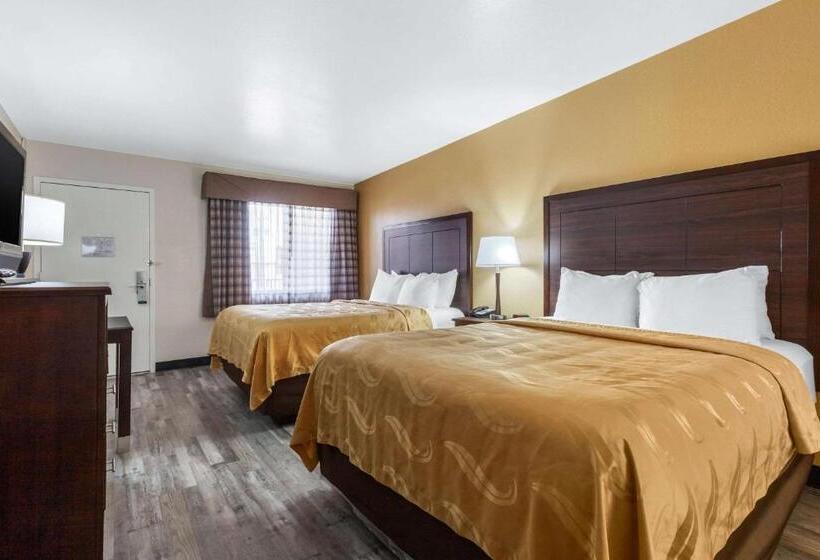Quarto Estandar, Quality Inn & Suites Near Downtown Mesa