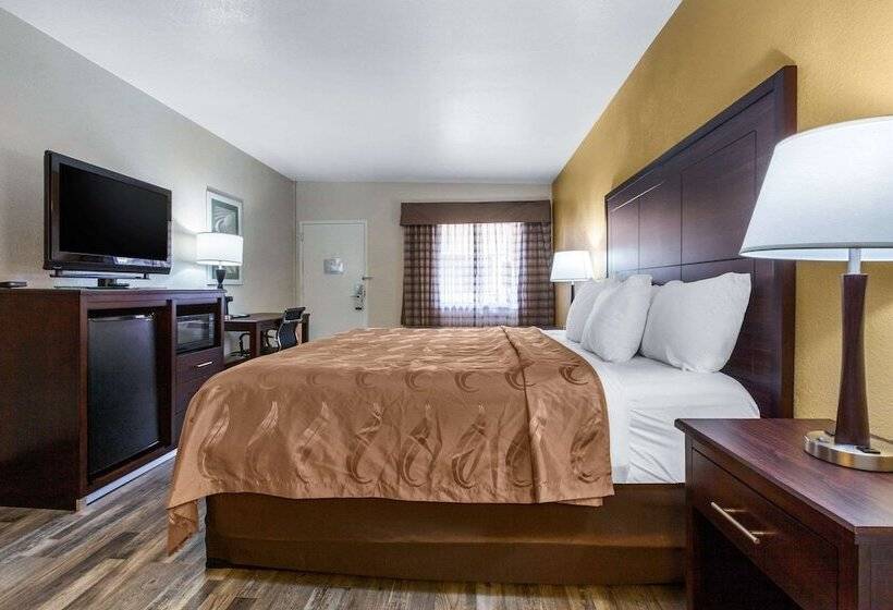 חדר סטנדרט עם מיטת קינג, Quality Inn & Suites Near Downtown Mesa