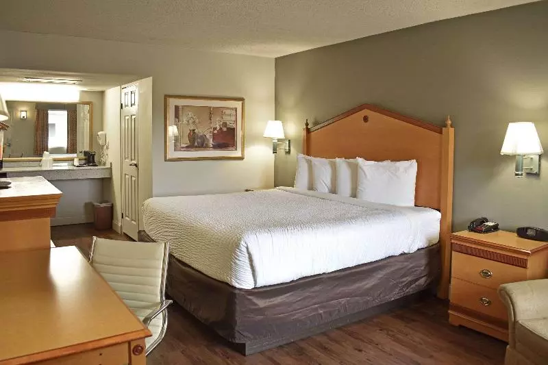 キングサイズベッドのスタンダードルーム, Rodeway Inn Hot Springs National Park Area