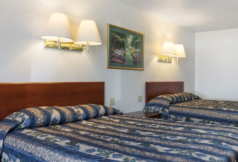 带2个双人床的标准工作室, Rodeway Inn
