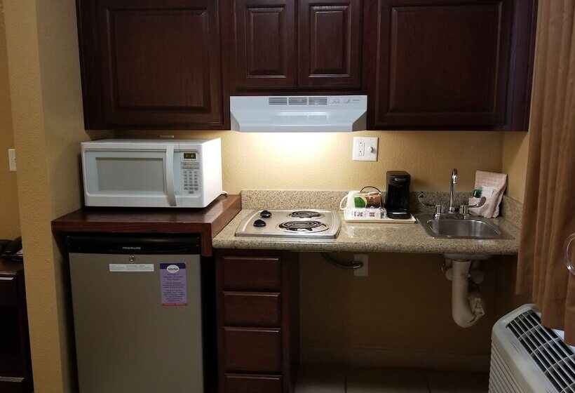 غرفه قياسيه سريرين مزدوجين, Suburban Studios Alamogordo