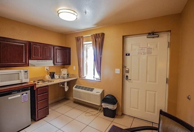 غرفه قياسيه سريرين مزدوجين, Suburban Studios Alamogordo