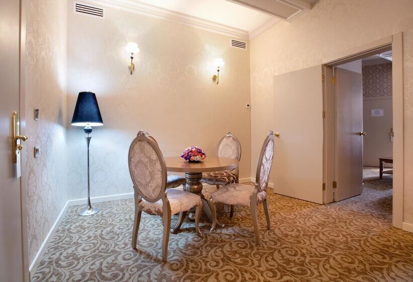 اتاق خانوادگی, Teatro Boutique