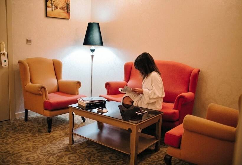 اتاق خانوادگی, Teatro Boutique