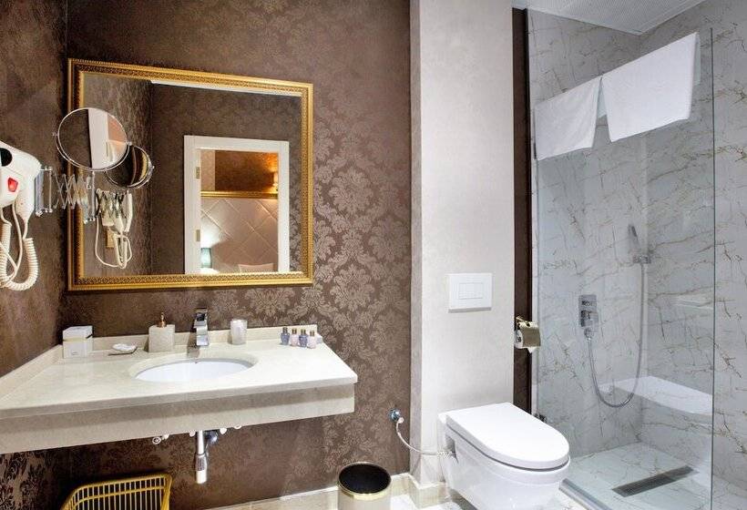 اتاق خانوادگی, Teatro Boutique