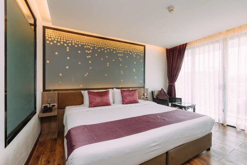 غرفة ديلوكس مطلة على حمام السباحة, The Beach Heights Resort Sha Plus