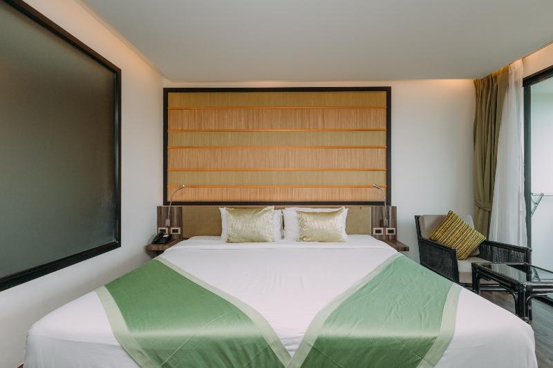 غرفة ديلوكس مطلة على حمام السباحة, The Beach Heights Resort Sha Plus